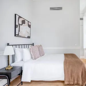 Private Bedrooms In The Heart Of Guest house Lisbon